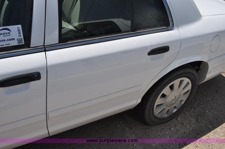 image for item G6061 2007 Ford Crown Victoria Police Interceptor