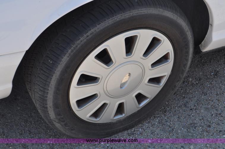 image for item G6061 2007 Ford Crown Victoria Police Interceptor