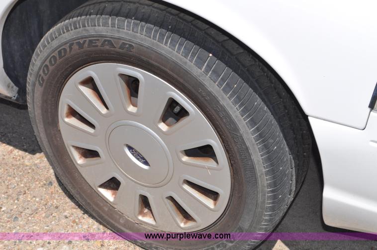 image for item G6061 2007 Ford Crown Victoria Police Interceptor