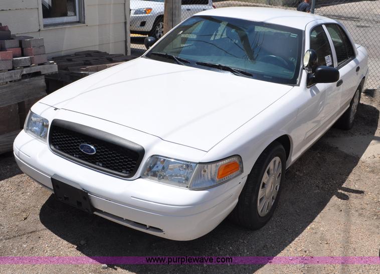 image for item G6063 2006 Ford Crown Victoria Police Interceptor