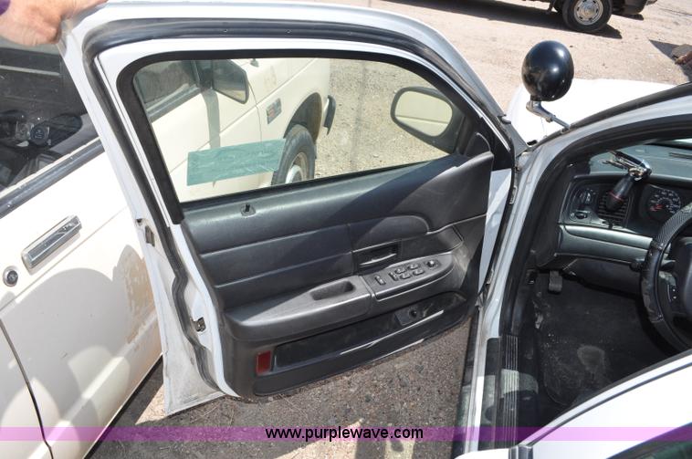 image for item G6063 2006 Ford Crown Victoria Police Interceptor