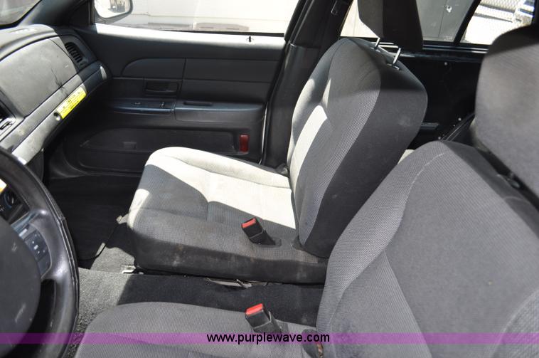 image for item G6063 2006 Ford Crown Victoria Police Interceptor