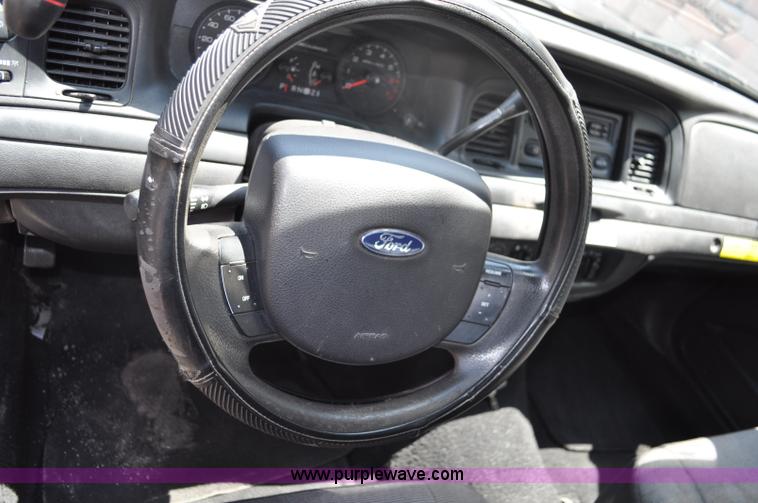 image for item G6063 2006 Ford Crown Victoria Police Interceptor