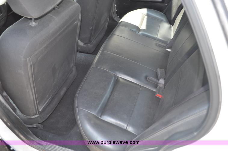 image for item G6063 2006 Ford Crown Victoria Police Interceptor