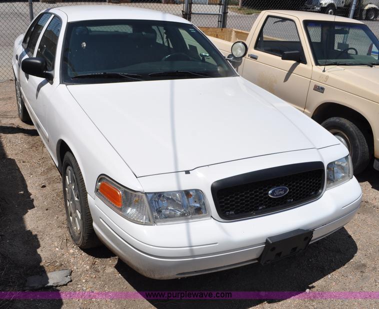image for item G6063 2006 Ford Crown Victoria Police Interceptor