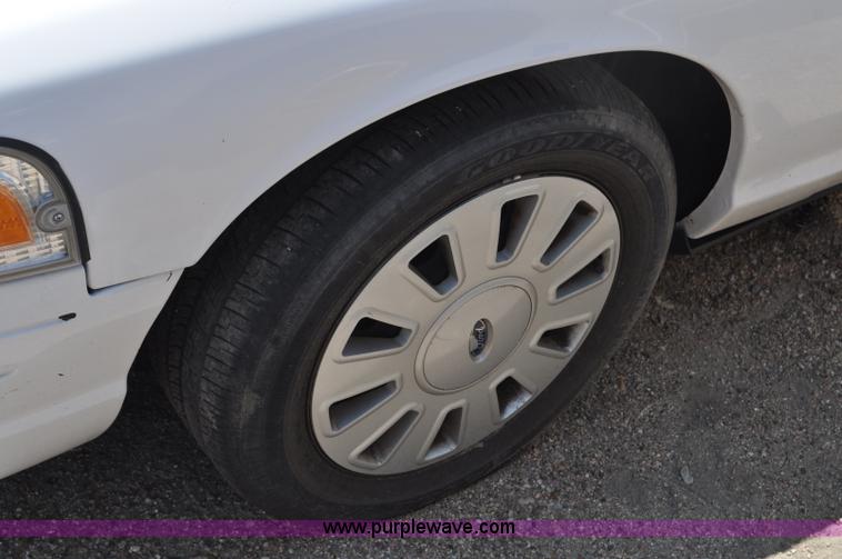 image for item G6063 2006 Ford Crown Victoria Police Interceptor