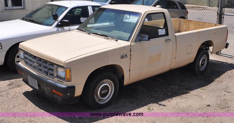 image for item G6064 1986 Chevrolet S10 pickup truck