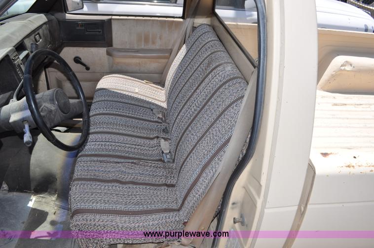 image for item G6064 1986 Chevrolet S10 pickup truck