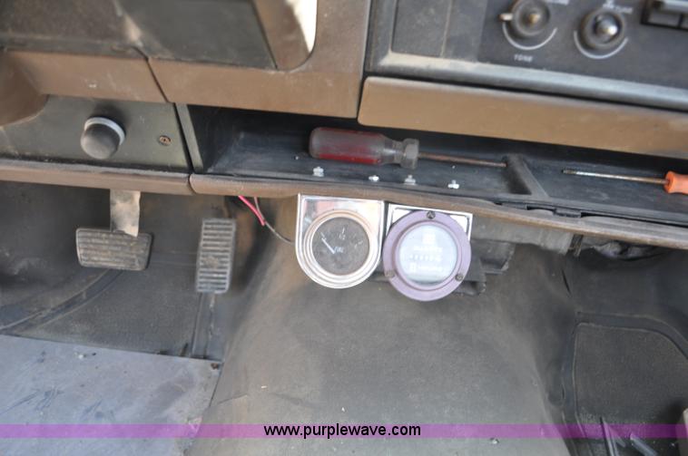 image for item G6064 1986 Chevrolet S10 pickup truck