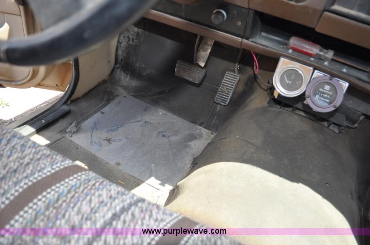 image for item G6064 1986 Chevrolet S10 pickup truck