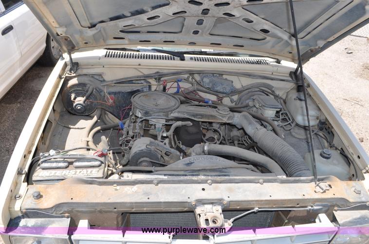 image for item G6064 1986 Chevrolet S10 pickup truck