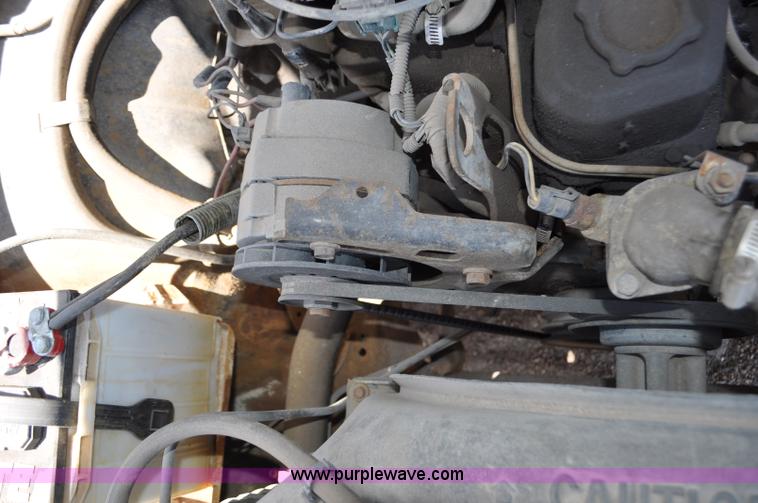 image for item G6064 1986 Chevrolet S10 pickup truck