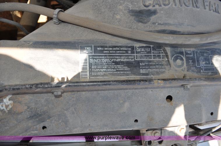 image for item G6064 1986 Chevrolet S10 pickup truck