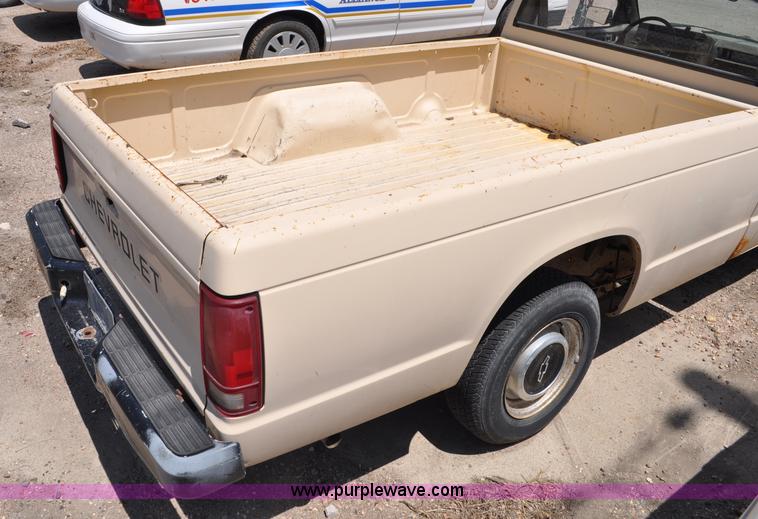image for item G6064 1986 Chevrolet S10 pickup truck