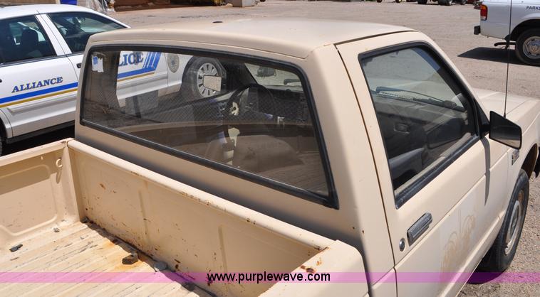 image for item G6064 1986 Chevrolet S10 pickup truck