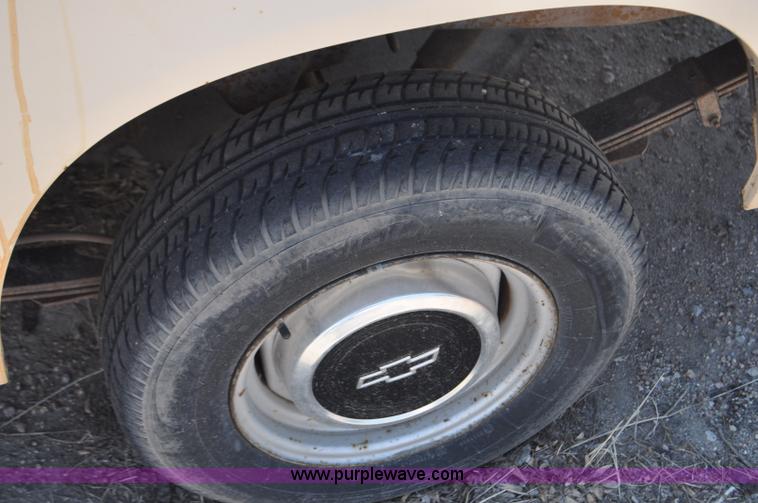 image for item G6064 1986 Chevrolet S10 pickup truck