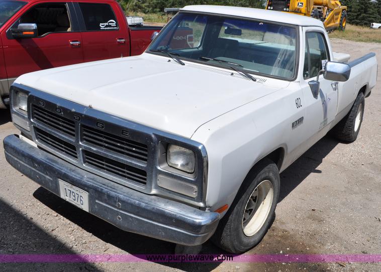 image for item G6065 1992 Dodge D250 pickup truck
