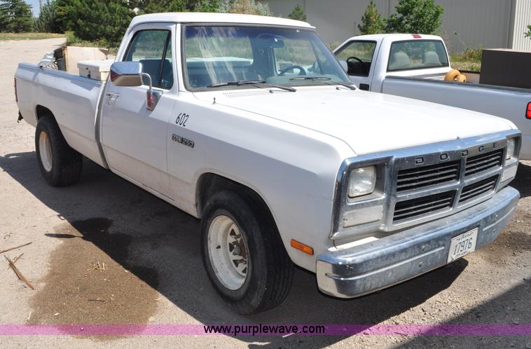 image for item G6065 1992 Dodge D250 pickup truck
