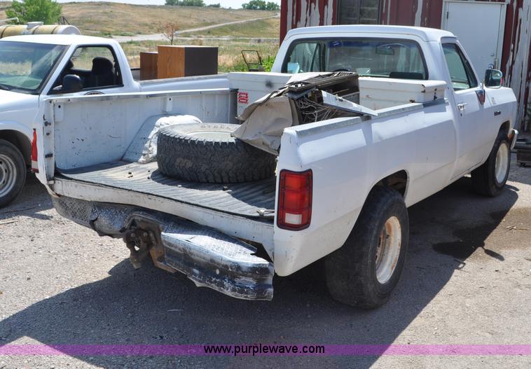 image for item G6065 1992 Dodge D250 pickup truck