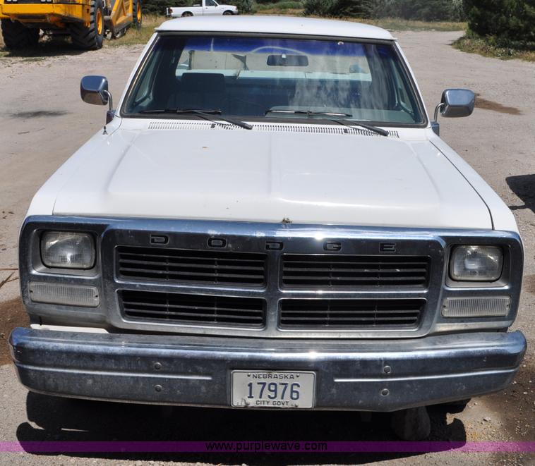 image for item G6065 1992 Dodge D250 pickup truck