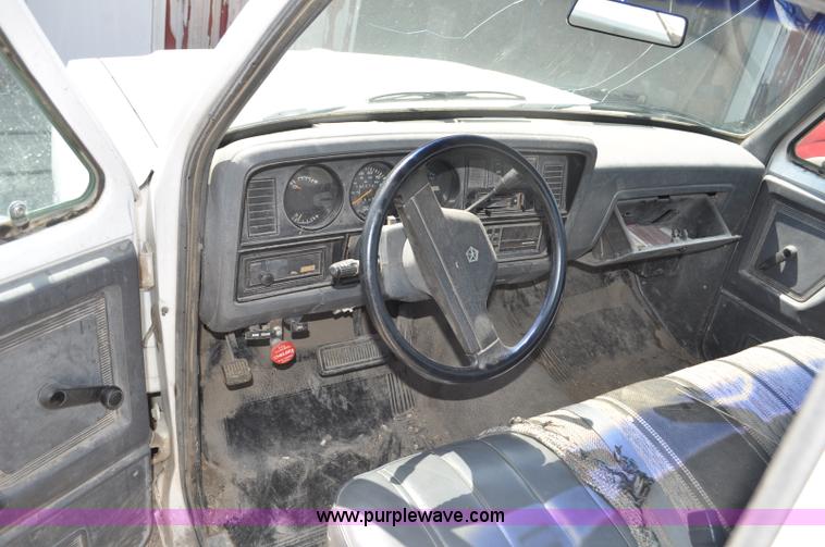 image for item G6065 1992 Dodge D250 pickup truck