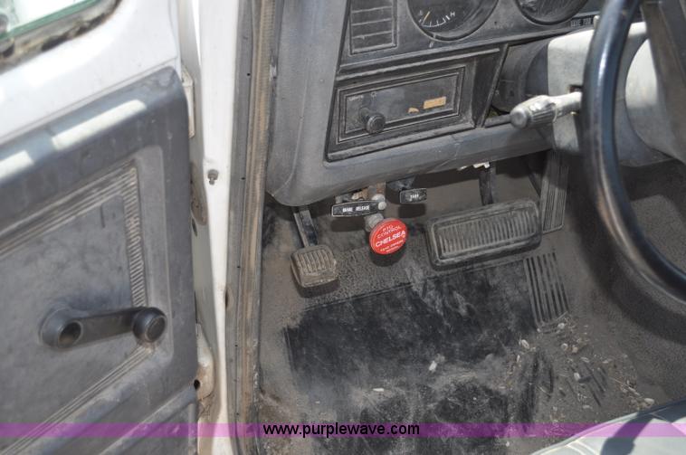 image for item G6065 1992 Dodge D250 pickup truck