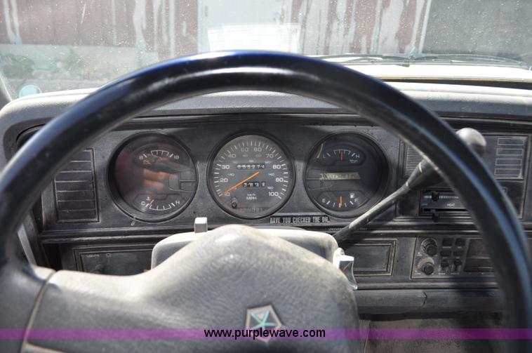 image for item G6065 1992 Dodge D250 pickup truck