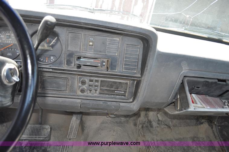 image for item G6065 1992 Dodge D250 pickup truck