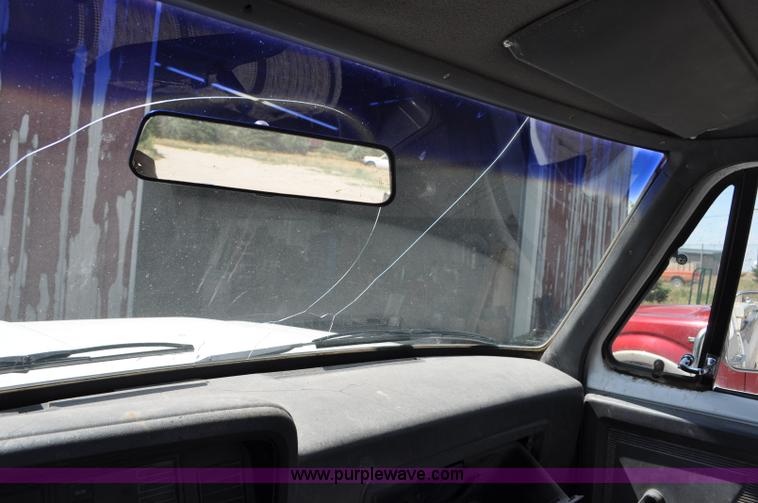 image for item G6065 1992 Dodge D250 pickup truck