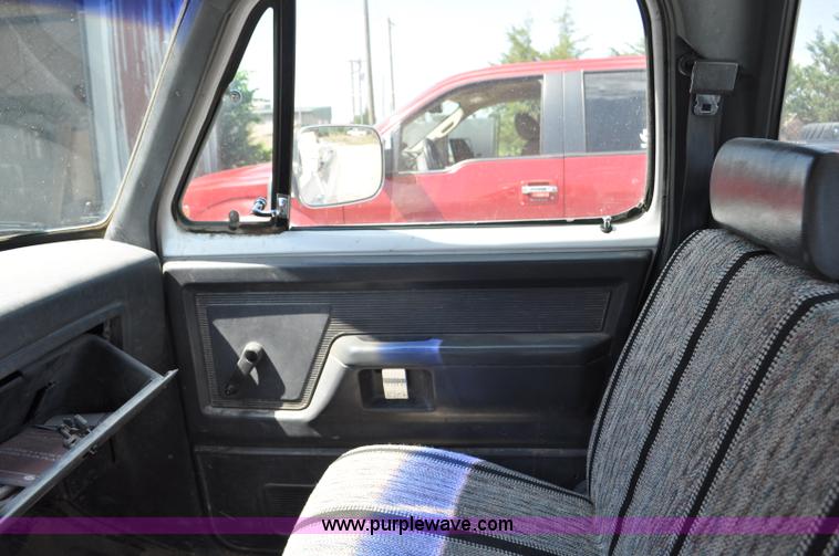 image for item G6065 1992 Dodge D250 pickup truck