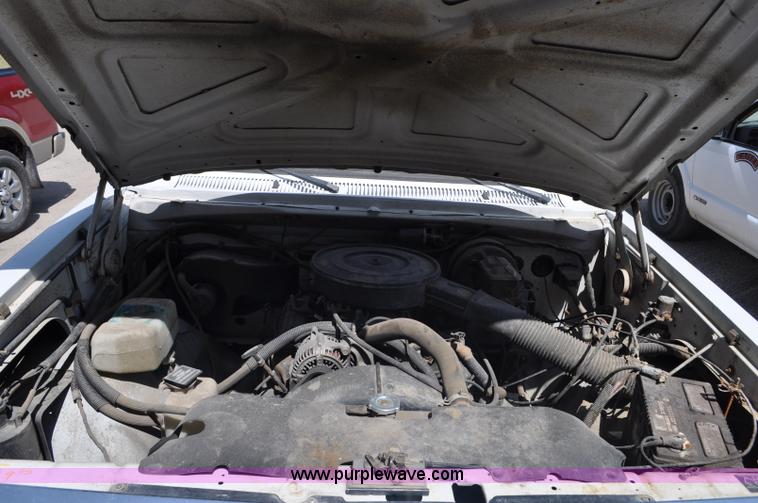 image for item G6065 1992 Dodge D250 pickup truck