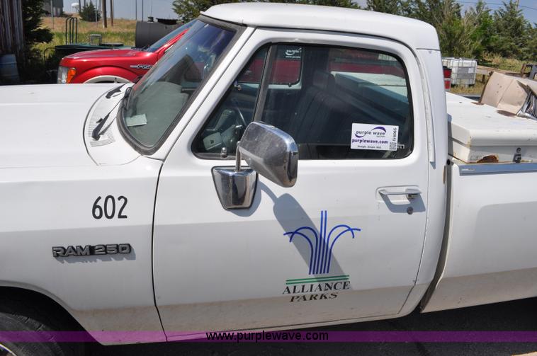 image for item G6065 1992 Dodge D250 pickup truck