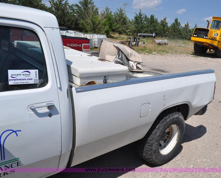 image for item G6065 1992 Dodge D250 pickup truck