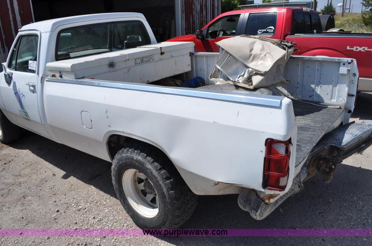 image for item G6065 1992 Dodge D250 pickup truck