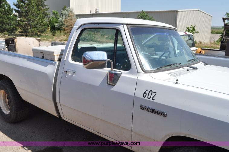 image for item G6065 1992 Dodge D250 pickup truck