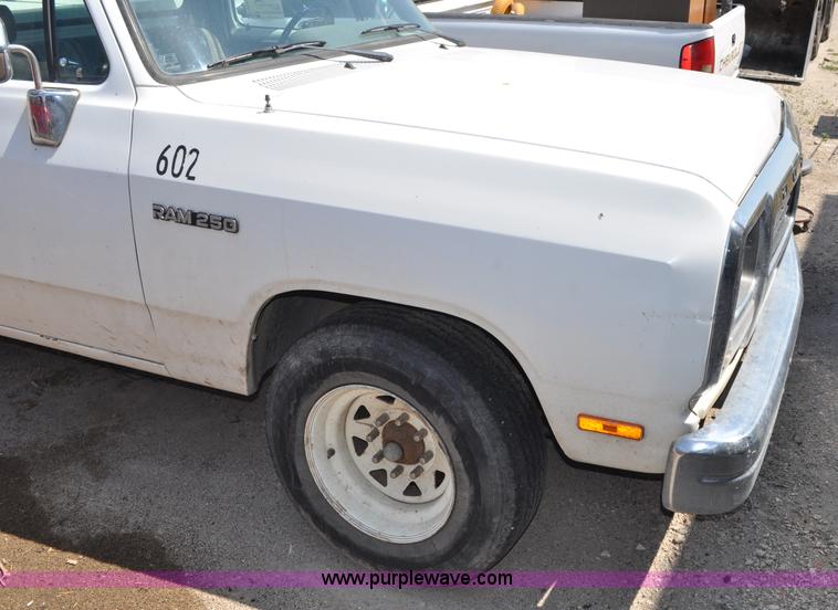 image for item G6065 1992 Dodge D250 pickup truck