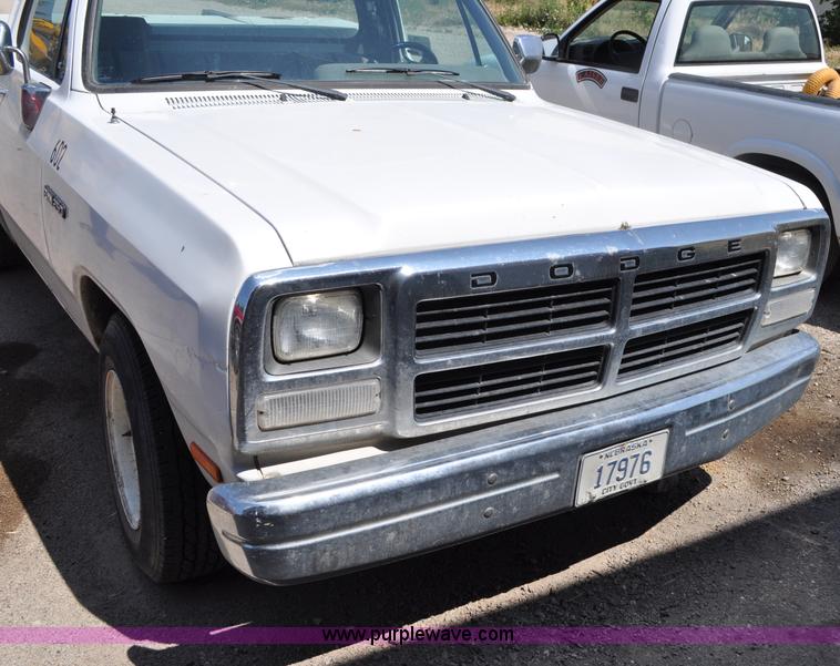 image for item G6065 1992 Dodge D250 pickup truck