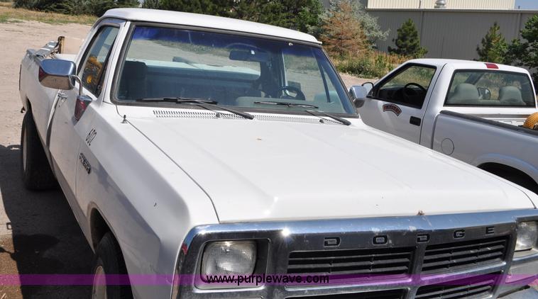 image for item G6065 1992 Dodge D250 pickup truck