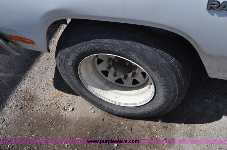 image for item G6065 1992 Dodge D250 pickup truck