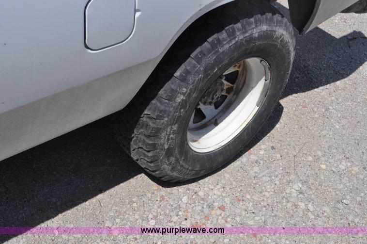 image for item G6065 1992 Dodge D250 pickup truck