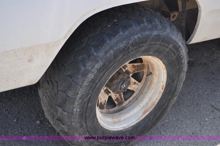 image for item G6065 1992 Dodge D250 pickup truck