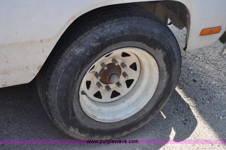 image for item G6065 1992 Dodge D250 pickup truck