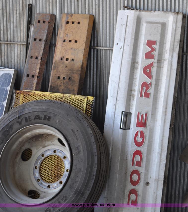 image for item G6065 1992 Dodge D250 pickup truck