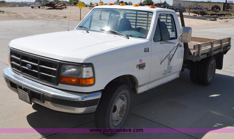 image for item G6067 1996 Ford F350 XL flatbed pickup truck
