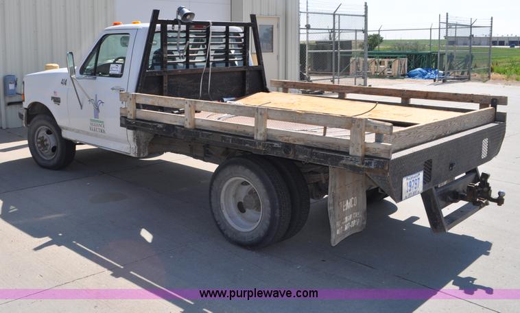 image for item G6067 1996 Ford F350 XL flatbed pickup truck