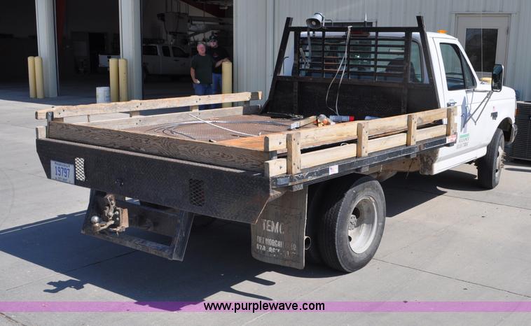 image for item G6067 1996 Ford F350 XL flatbed pickup truck