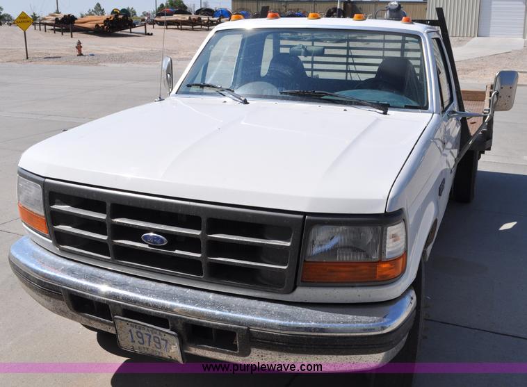 image for item G6067 1996 Ford F350 XL flatbed pickup truck