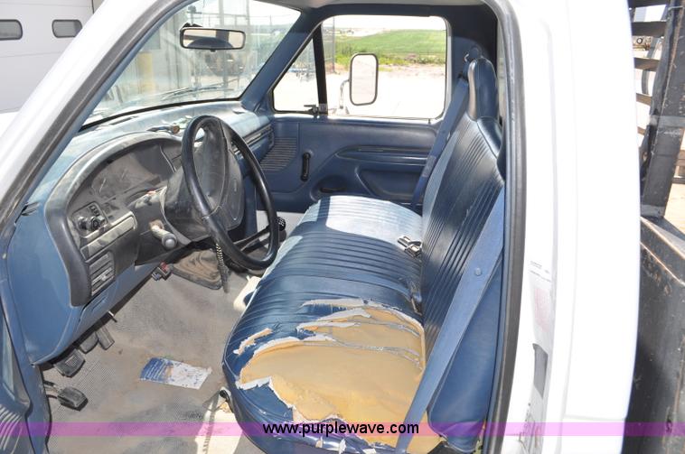 image for item G6067 1996 Ford F350 XL flatbed pickup truck