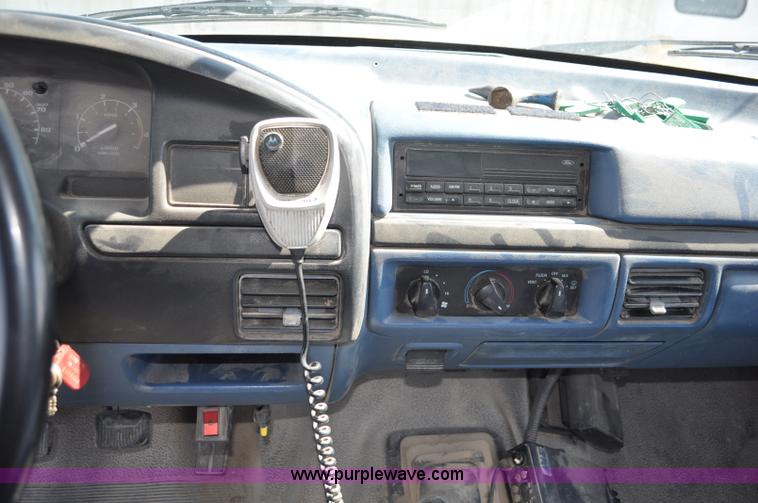 image for item G6067 1996 Ford F350 XL flatbed pickup truck