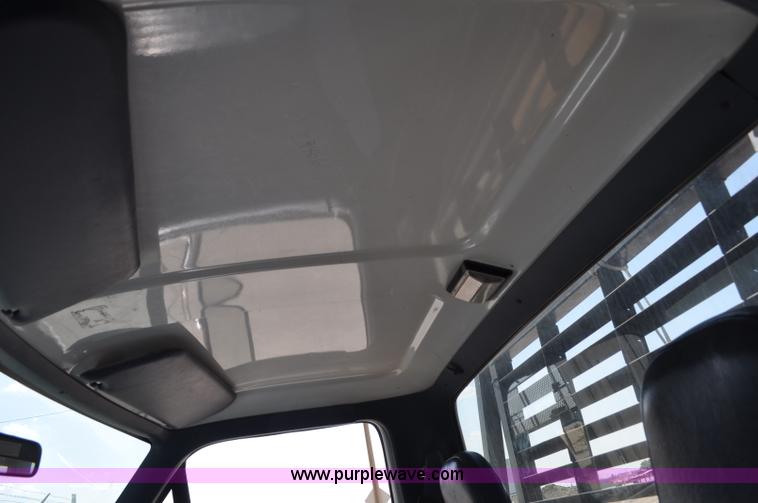 image for item G6067 1996 Ford F350 XL flatbed pickup truck